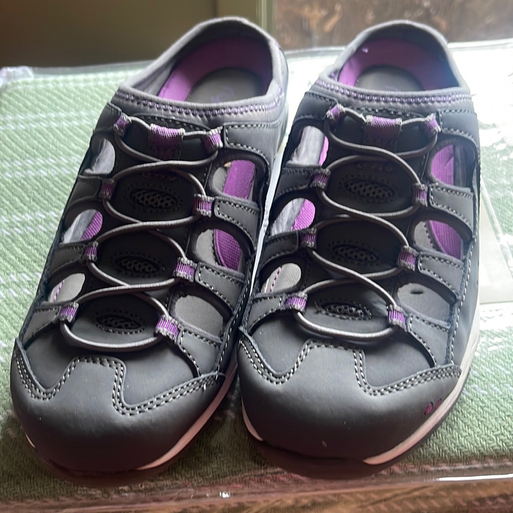 Ryka closed toe sandal